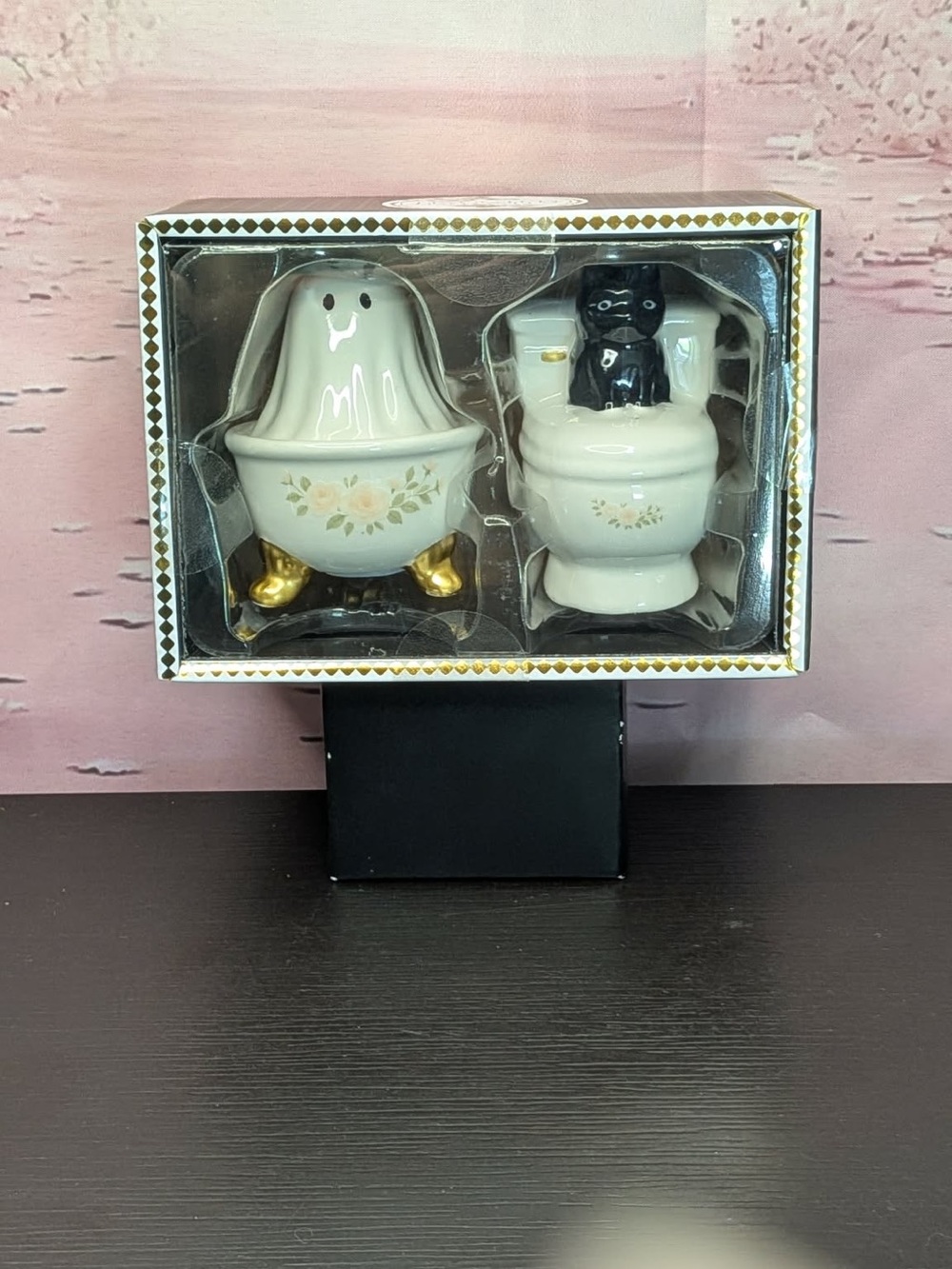 Haunted Halloween Salt and Pepper shaker set Ceramic. New in box.